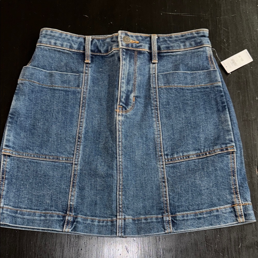 old navy denim mini skirt. size 0. NEW with tags.